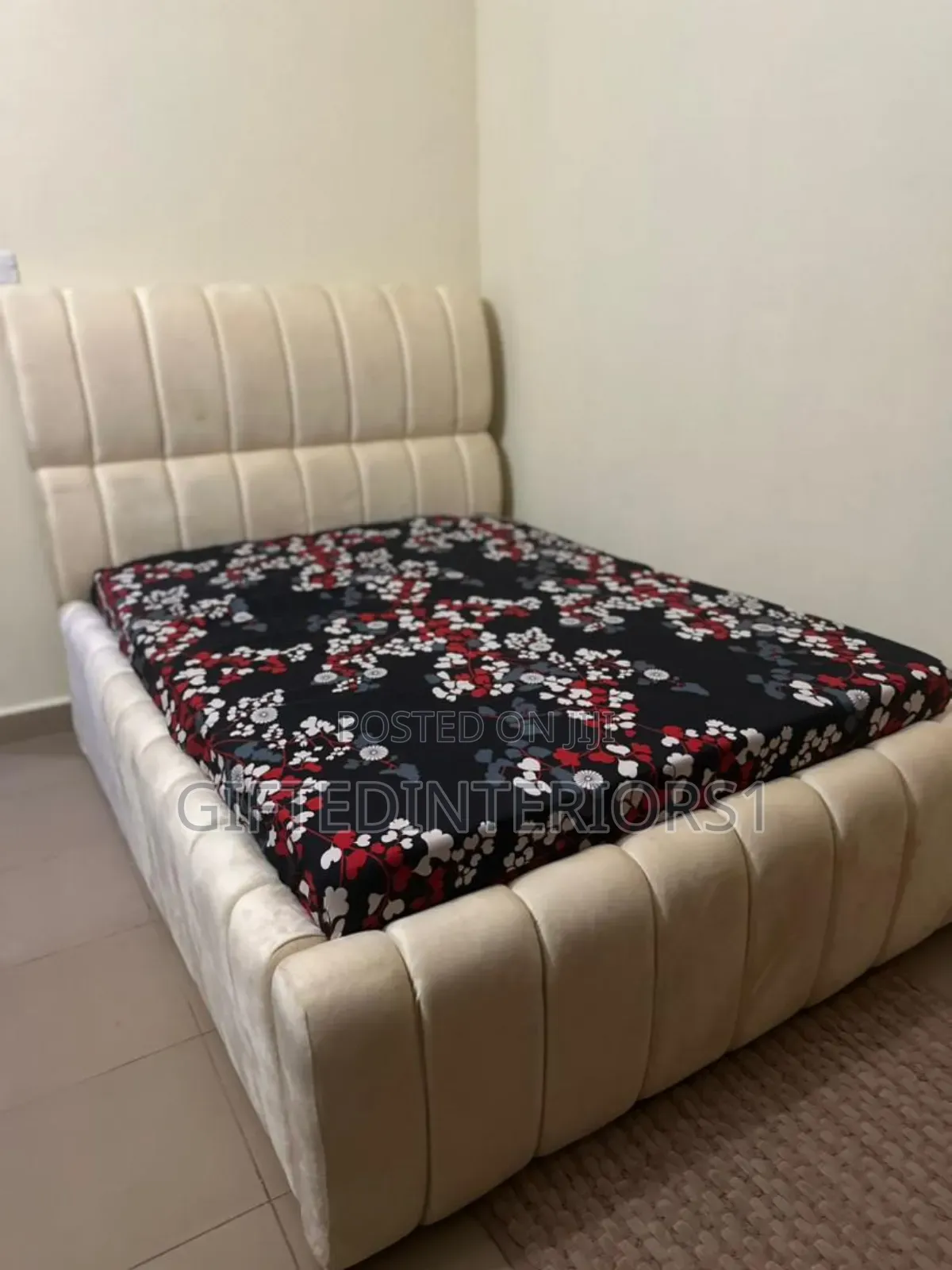4x6ft Bubble Bedframe With 1 Bedside Cupboard