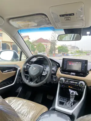 Toyota RAV4 XLE AWD 2020 White