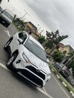 Toyota RAV4 XLE AWD 2020 White
