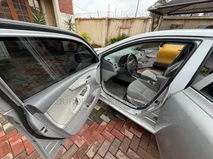 Toyota Corolla LE 4dr Sedan (1.8L 4 cyl 4A) 2009 Silver