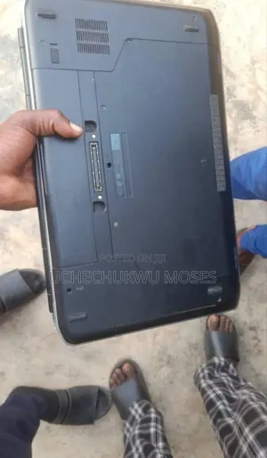 Laptop Dell Latitude E5530 4GB Intel Core i3 SSD 500GB