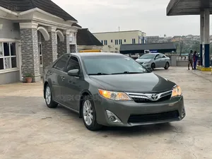Toyota Camry XLE V6 4dr Sedan (3.5L 6cyl 6A) 2013 Green