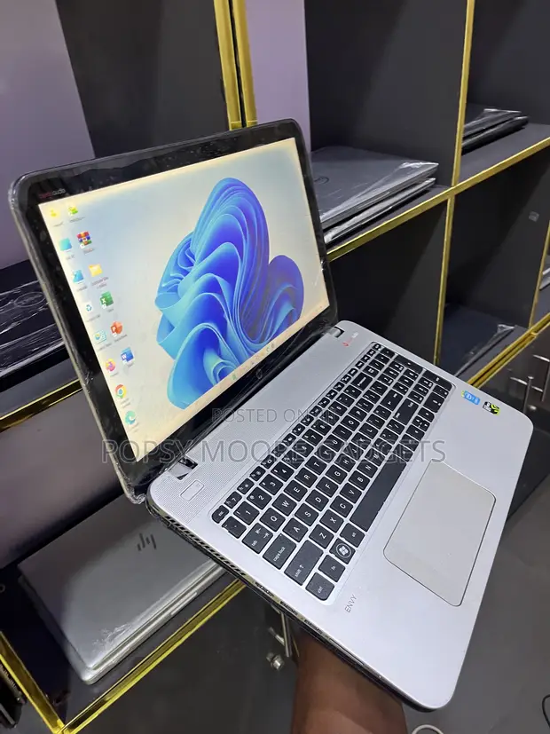 Laptop HP Envy 15-ep0xxx 8GB Intel Core i7 SSD 128GB - POPSY MOORE