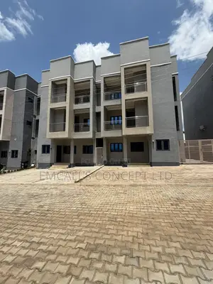4bdrm Duplex in Idu for sale