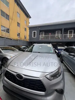 Toyota Highlander XLE 2022 Silver