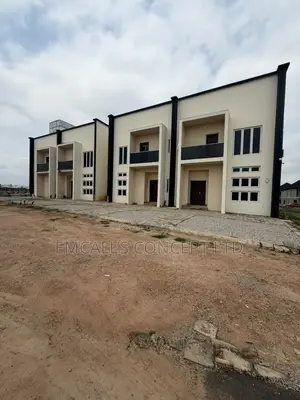 4bdrm Duplex in Karasan, Bunkoro for sale