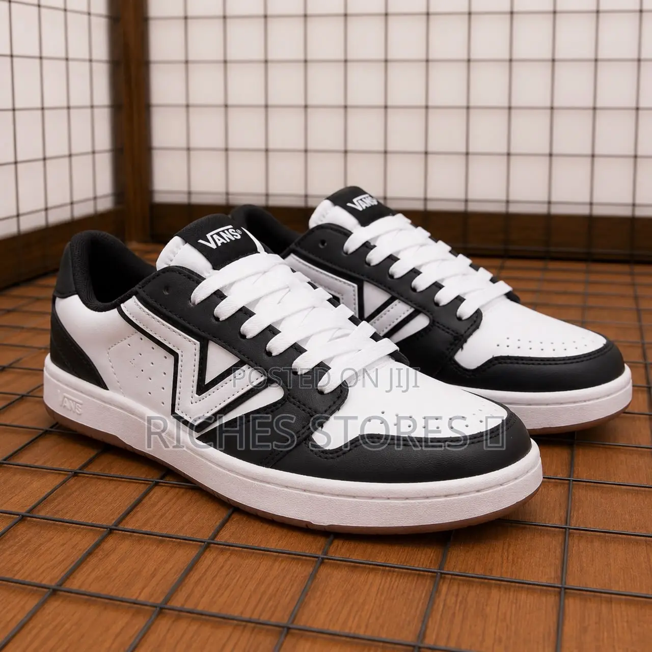 Vans Lowland 2.0 Black/White Sneakers