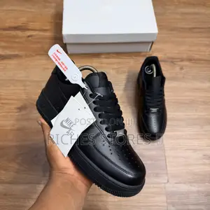 Nike Air Force 1 07 Triple Black Sneakers