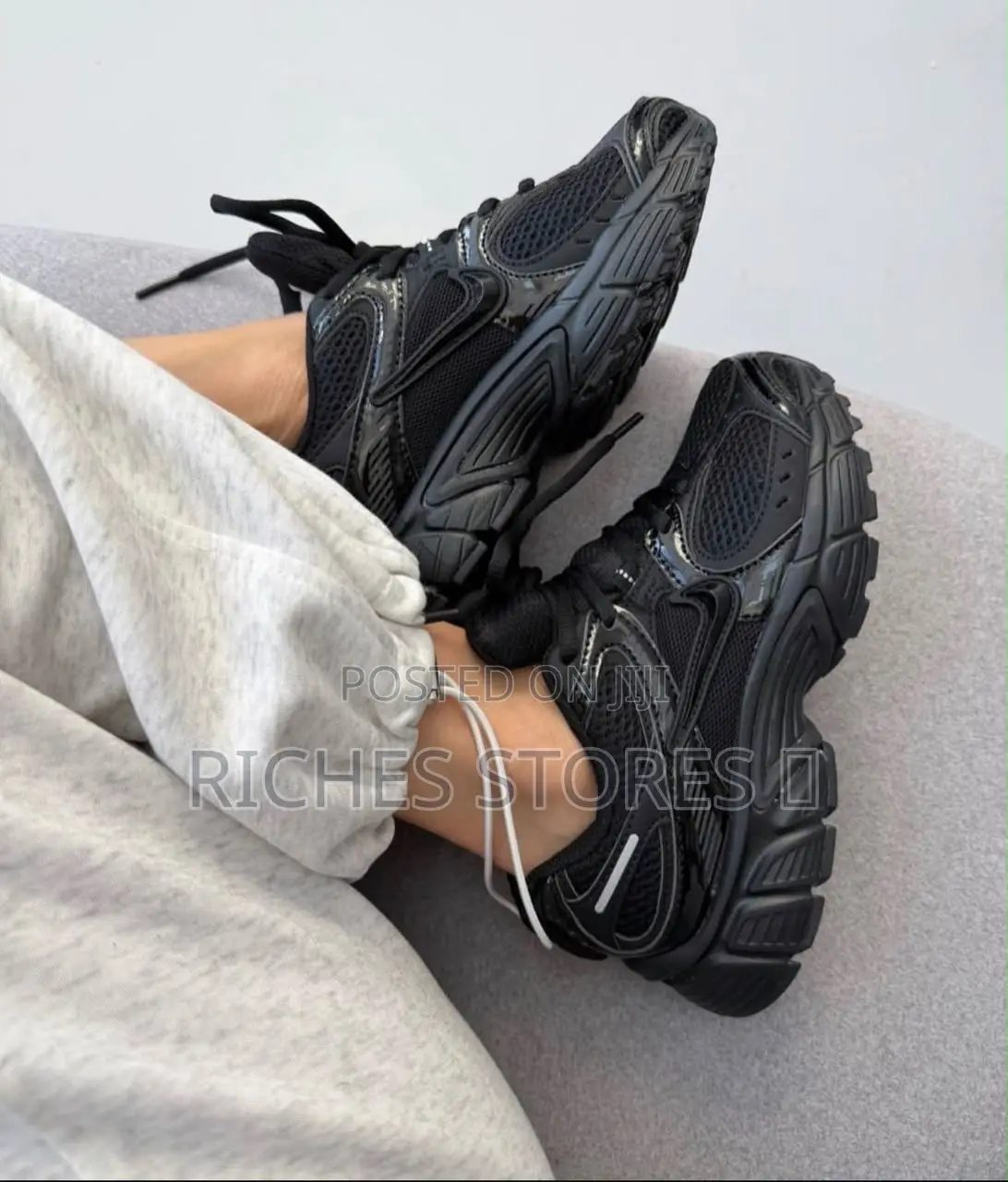 Nike V5 Runner Triple Black