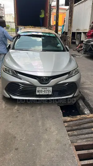 Toyota Camry LE FWD (2.5L 4cyl 8AM) 2018 Gray
