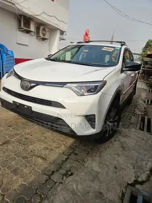 Toyota RAV4 LE AWD (2.5L 4cyl 6A) 2017 White
