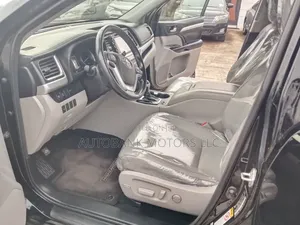Toyota Highlander XLE 4x2 V6 (3.5L 6cyl 8A) 2018 Black