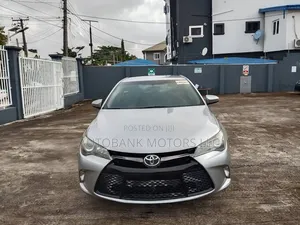 Toyota Camry SE 4dr Sedan (2.5L 4cyl 6A) 2015 Silver