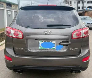 Hyundai Santa Fe 2011 Gray