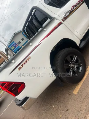New Toyota Hilux 2025 White