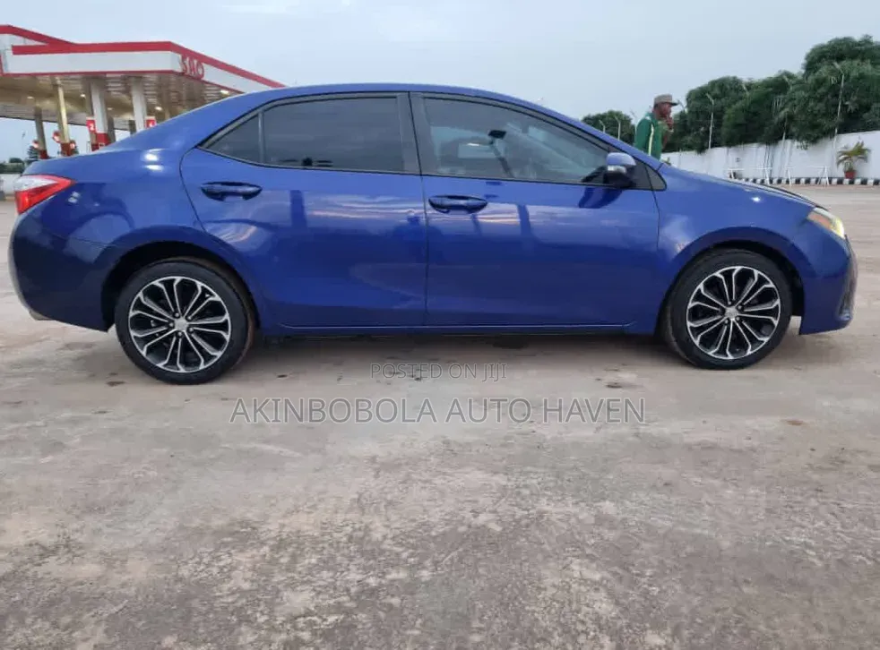 Toyota Corolla 2016 Blue