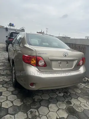 Toyota Corolla LE 4dr Sedan (1.8L 4 cyl 4A) 2009 Gold