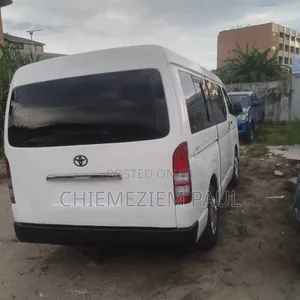 Toyota HiAce 2011 White