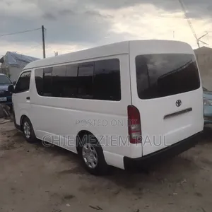 Toyota HiAce 2011 White
