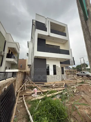5bdrm Penthouse in Carlton Gate Estate, Akobo for sale