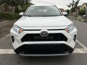 Toyota RAV4 XLE AWD 2020 White