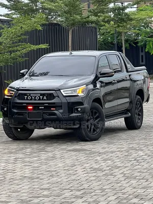 Toyota Hilux 2022 Black