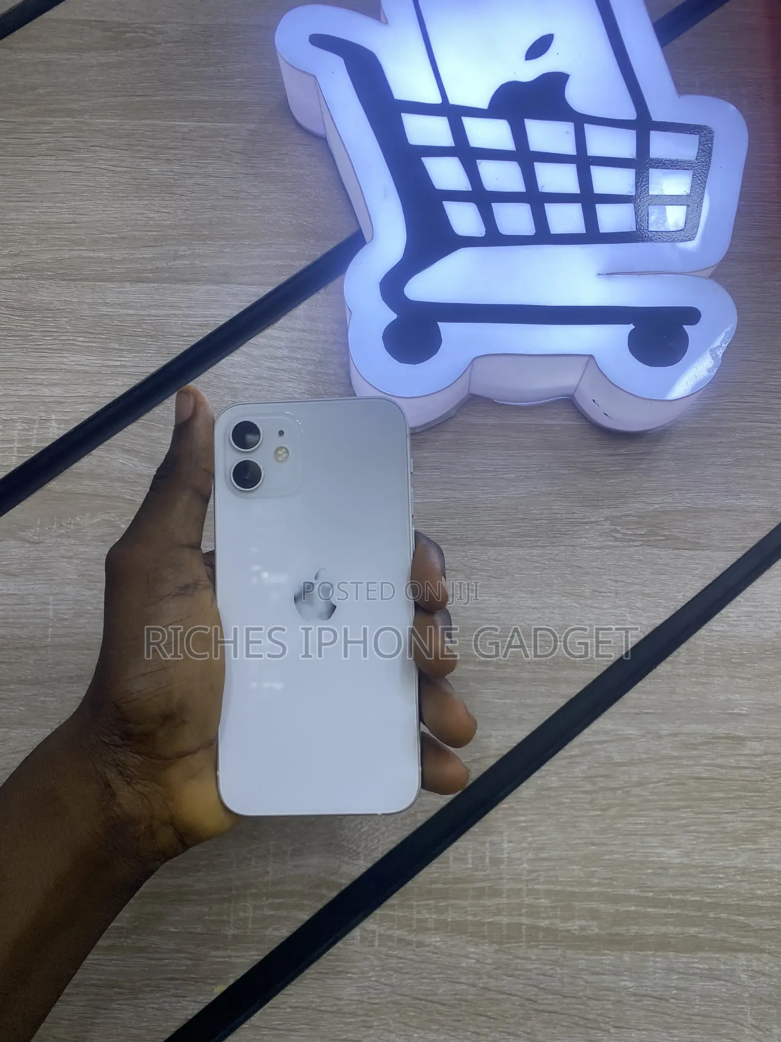 Apple iPhone 12 64 GB
