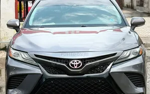 Toyota Camry XSE FWD (2.5L 4cyl 8AM) 2018 Gray