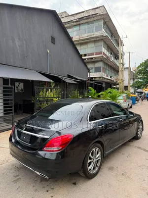 Mercedes-Benz C300 2016 Black