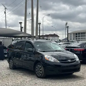 Toyota Sienna 2010 Black
