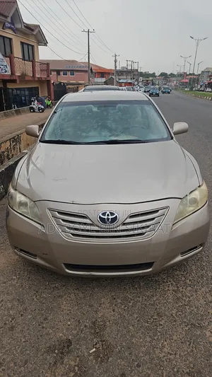 Toyota Camry LE 4dr Sedan (2.4L 4cyl 5A) 2009 Gold