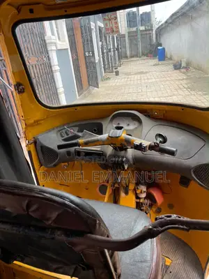 Piaggio 2010 Yellow