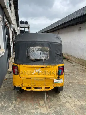 Piaggio 2010 Yellow