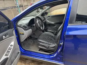 Hyundai Accent SE 2013 Blue