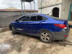 Hyundai Accent SE 2013 Blue