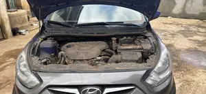 Hyundai Accent SE 2013 Blue