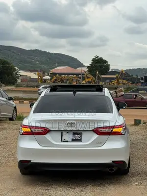 Toyota Camry XSE (2.5L 4cyl 8A) 2019 White