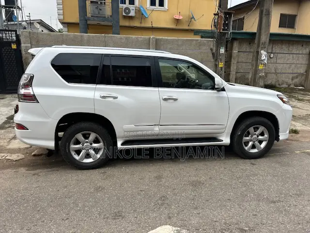 Lexus GX 460 Base 2017 White