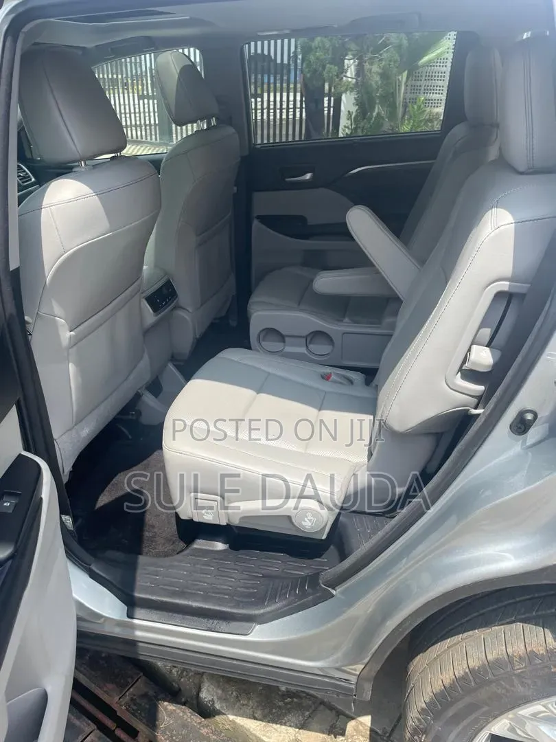 Toyota Highlander 2018 Silver