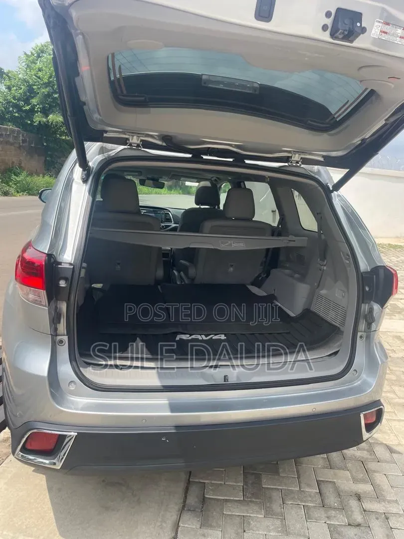 Toyota Highlander 2018 Silver