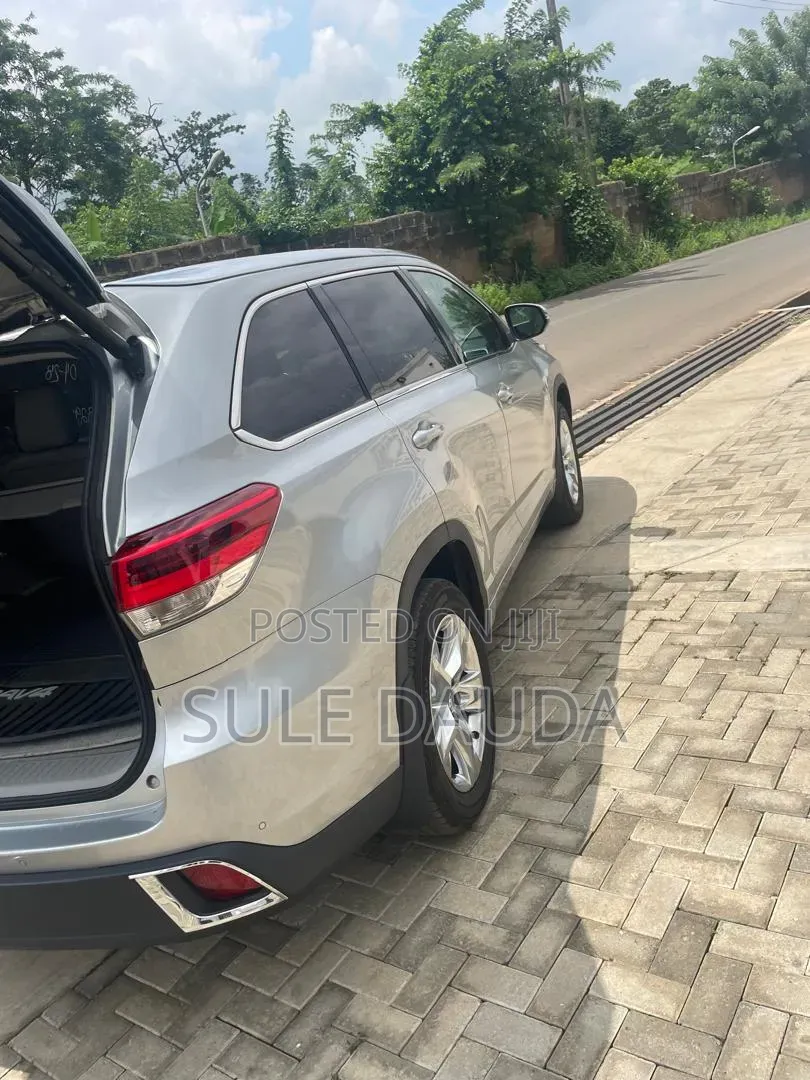 Toyota Highlander 2018 Silver