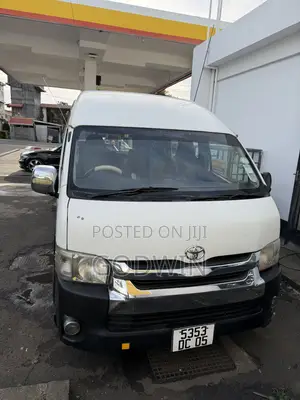 Toyota HiAce 2005 White