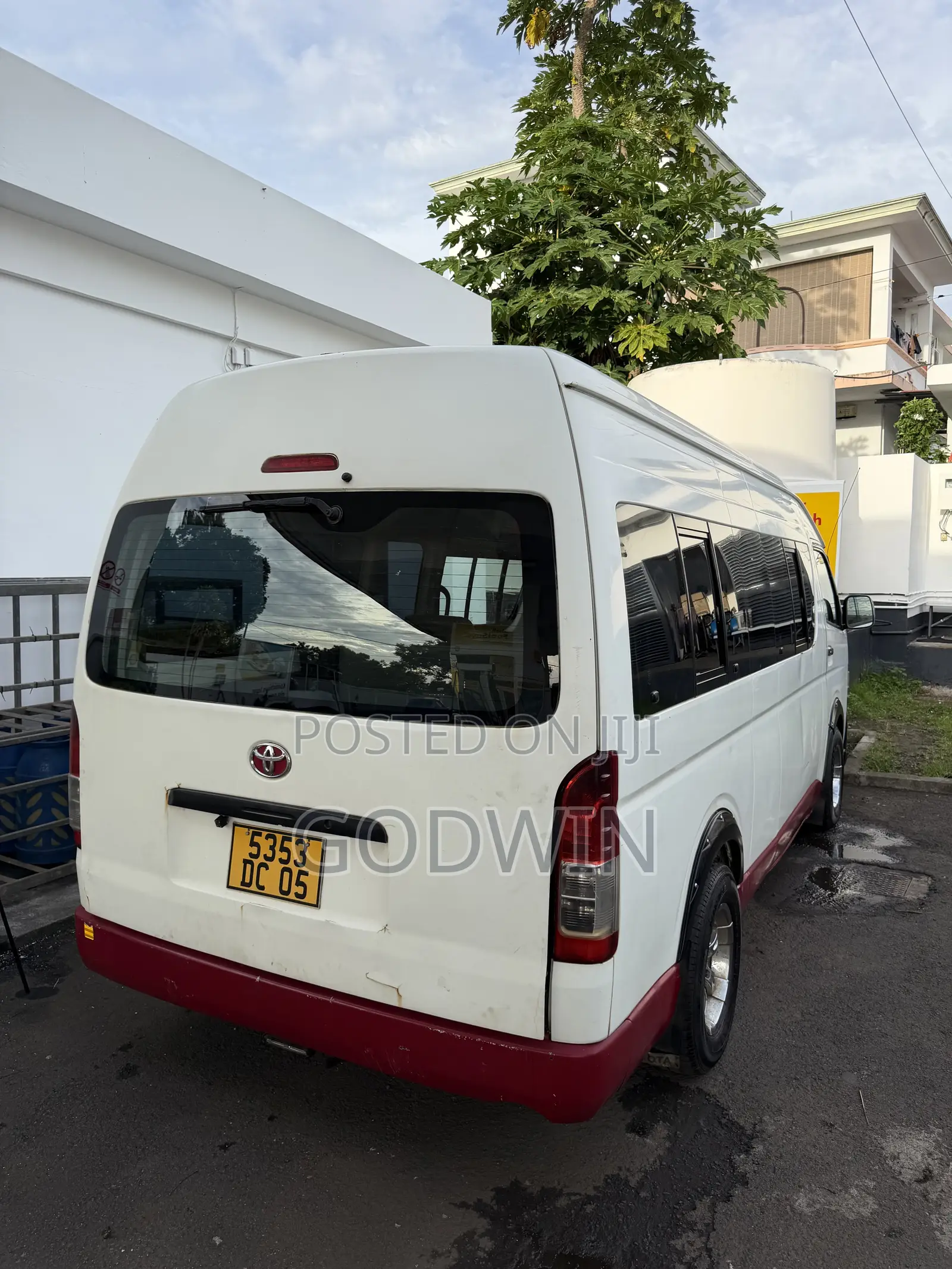 Toyota HiAce 2005 White