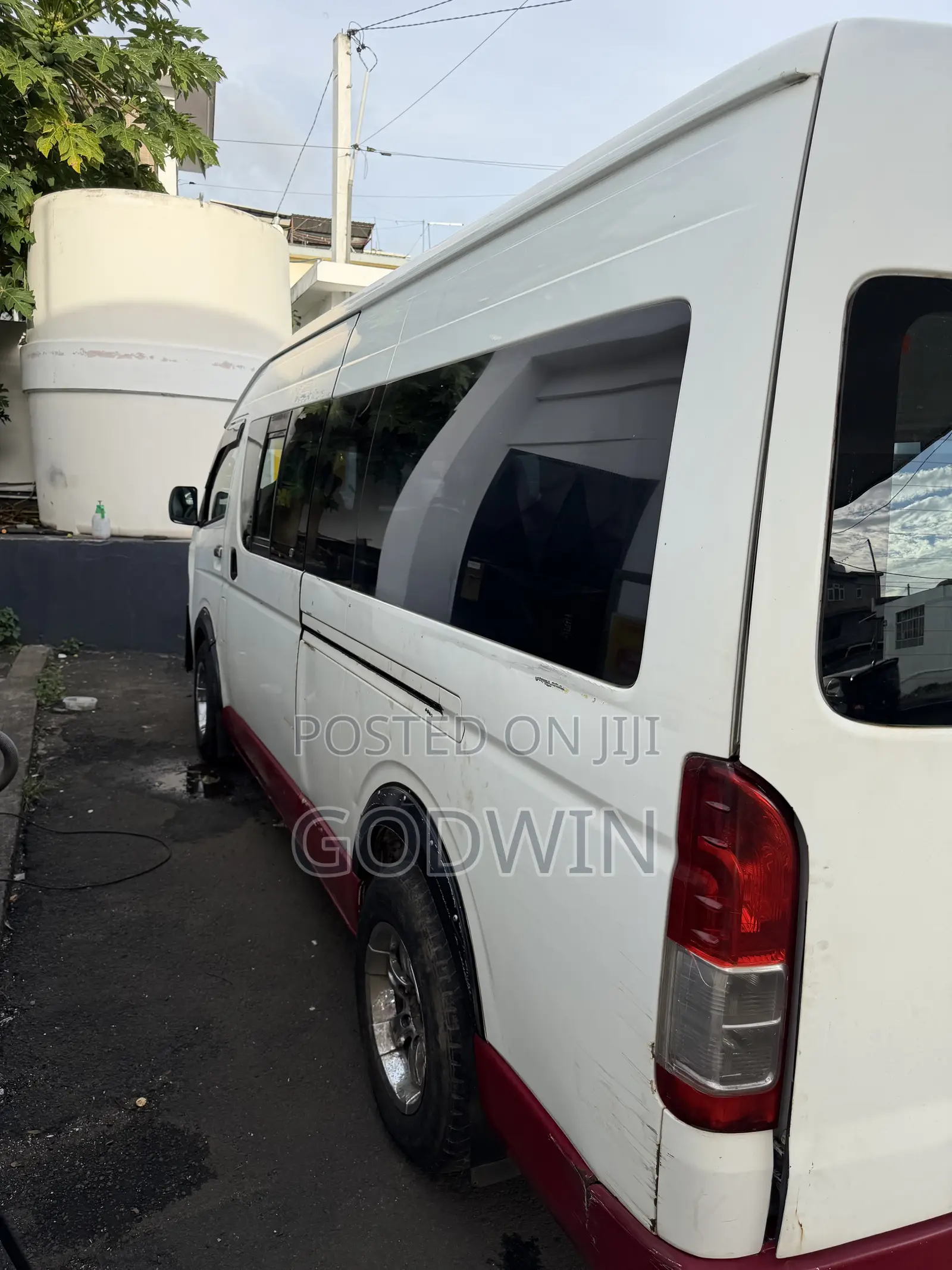 Toyota HiAce 2005 White