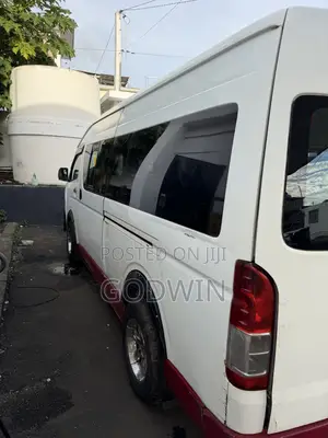 Toyota HiAce 2005 White