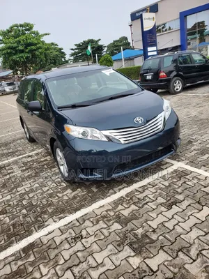 Toyota Sienna 2011 Beige