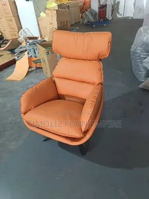 Morden Luxury Swivel Lounge Chair With Cushions.