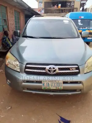 Toyota RAV4 V6 2009 Green