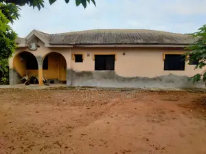 4bdrm Bungalow in Unique Estate, Baruwa for sale