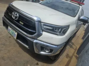 Toyota Hilux 2021 White